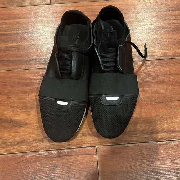 Balenciaga - Picture 5 of 7